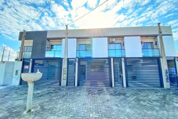 Sobrado pertinho da Praia no Balneário Rivieira - Ref.:456