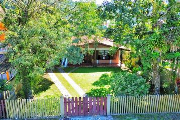 Casa de 3 quartos (capacidade 10 hóspedes) para Locação na Temporada - Ref.: 482